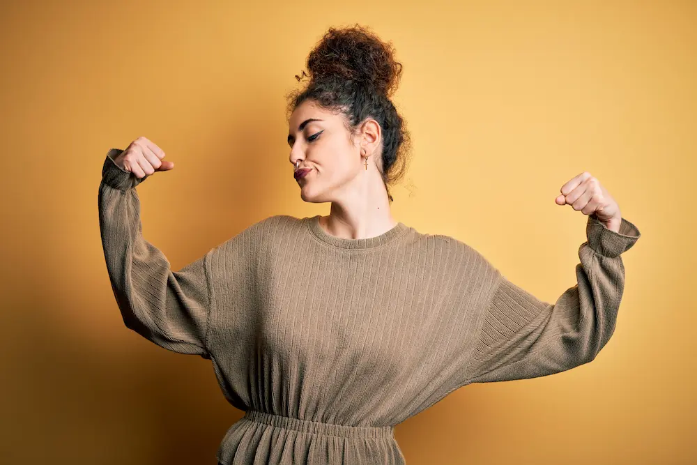 mujer fuerte que conoce que es autoestima